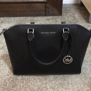 Micheal Kors purse